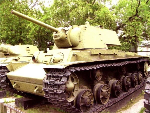 Иллюстрация к книге — Танк прорыва КВ. &quot;Клим Ворошилов&quot; [i_127.jpg]