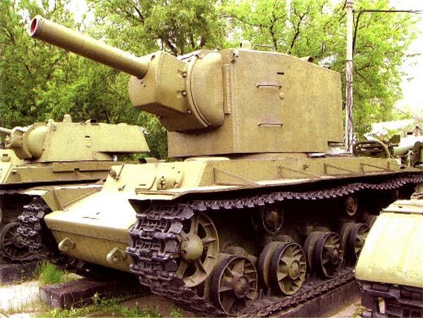 Иллюстрация к книге — Танк прорыва КВ. &quot;Клим Ворошилов&quot; [i_128.jpg]