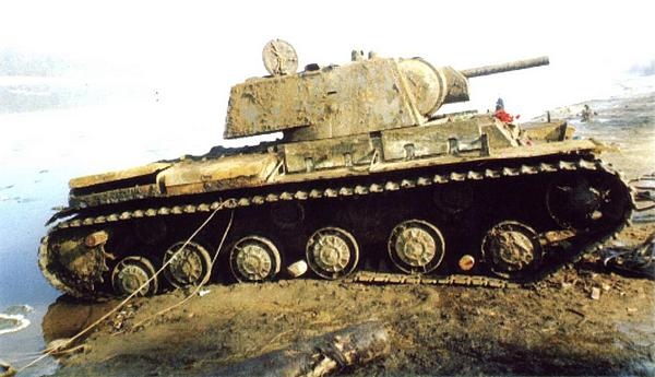 Иллюстрация к книге — Танк прорыва КВ. &quot;Клим Ворошилов&quot; [i_131.jpg]