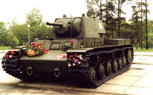 Иллюстрация к книге — Танк прорыва КВ. &quot;Клим Ворошилов&quot; [i_132.jpg]