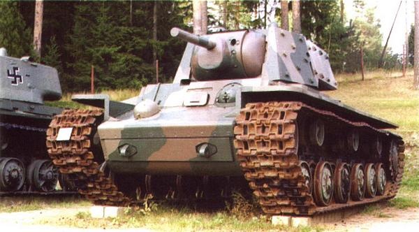Иллюстрация к книге — Танк прорыва КВ. &quot;Клим Ворошилов&quot; [i_133.jpg]