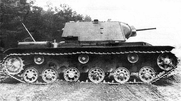 Иллюстрация к книге — Танк прорыва КВ. &quot;Клим Ворошилов&quot; [i_151.jpg]