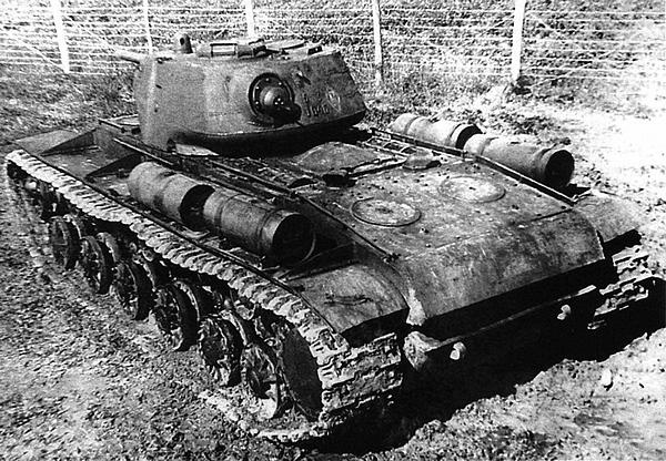Иллюстрация к книге — Танк прорыва КВ. &quot;Клим Ворошилов&quot; [i_169.jpg]