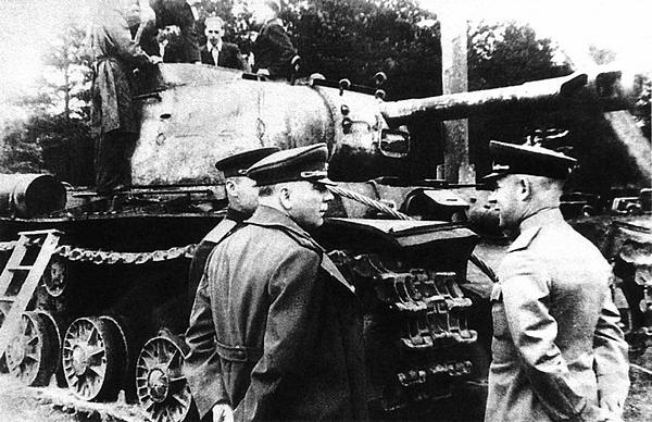 Иллюстрация к книге — Танк прорыва КВ. &quot;Клим Ворошилов&quot; [i_175.jpg]