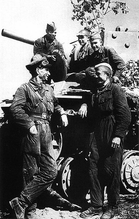 Иллюстрация к книге — Танк прорыва КВ. &quot;Клим Ворошилов&quot; [i_208.jpg]