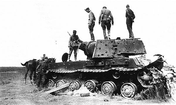 Иллюстрация к книге — Танк прорыва КВ. &quot;Клим Ворошилов&quot; [i_209.jpg]