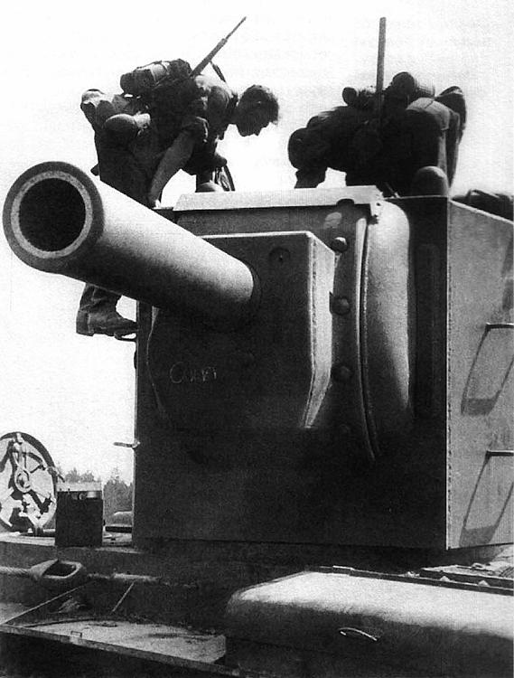 Иллюстрация к книге — Танк прорыва КВ. &quot;Клим Ворошилов&quot; [i_210.jpg]