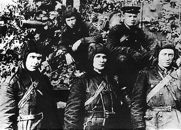 Иллюстрация к книге — Танк прорыва КВ. &quot;Клим Ворошилов&quot; [i_212.jpg]