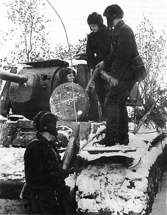 Иллюстрация к книге — Танк прорыва КВ. &quot;Клим Ворошилов&quot; [i_215.jpg]