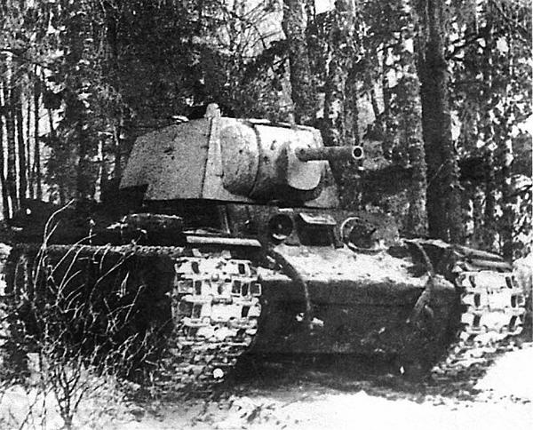Иллюстрация к книге — Танк прорыва КВ. &quot;Клим Ворошилов&quot; [i_217.jpg]