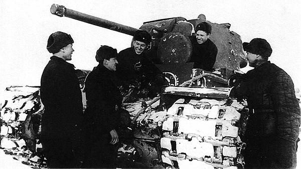 Иллюстрация к книге — Танк прорыва КВ. &quot;Клим Ворошилов&quot; [i_221.jpg]