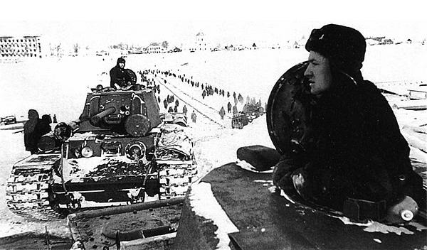 Иллюстрация к книге — Танк прорыва КВ. &quot;Клим Ворошилов&quot; [i_222.jpg]