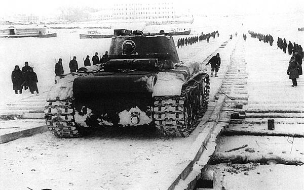 Иллюстрация к книге — Танк прорыва КВ. &quot;Клим Ворошилов&quot; [i_224.jpg]