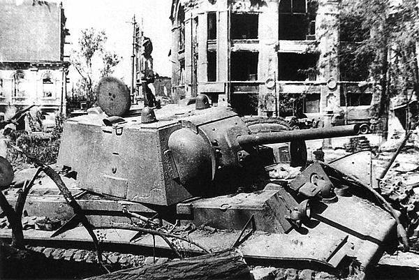 Иллюстрация к книге — Танк прорыва КВ. &quot;Клим Ворошилов&quot; [i_228.jpg]