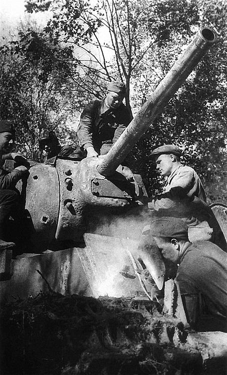 Иллюстрация к книге — Танк прорыва КВ. &quot;Клим Ворошилов&quot; [i_229.jpg]