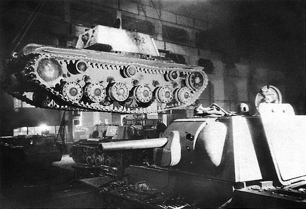 Иллюстрация к книге — Танк прорыва КВ. &quot;Клим Ворошилов&quot; [i_230.jpg]