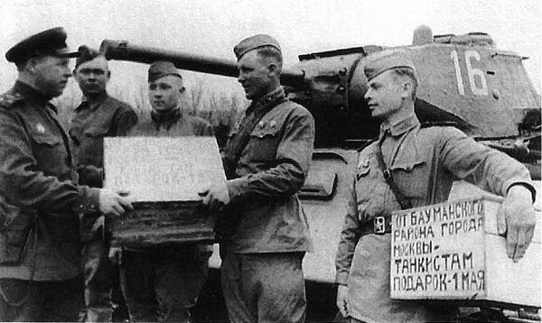 Иллюстрация к книге — Танк прорыва КВ. &quot;Клим Ворошилов&quot; [i_233.jpg]