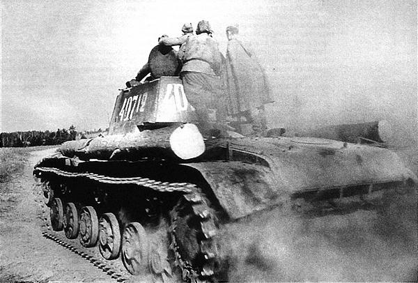 Иллюстрация к книге — Танк прорыва КВ. &quot;Клим Ворошилов&quot; [i_236.jpg]