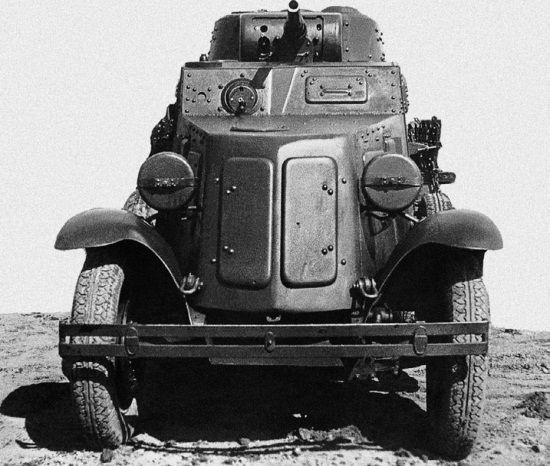 Иллюстрация к книге — Броня на колесах. История советского бронеавтомобиля 1925-1945 гг. [i_070.jpg]