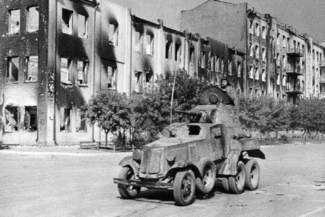 Иллюстрация к книге — Броня на колесах. История советского бронеавтомобиля 1925-1945 гг. [i_084.jpg]