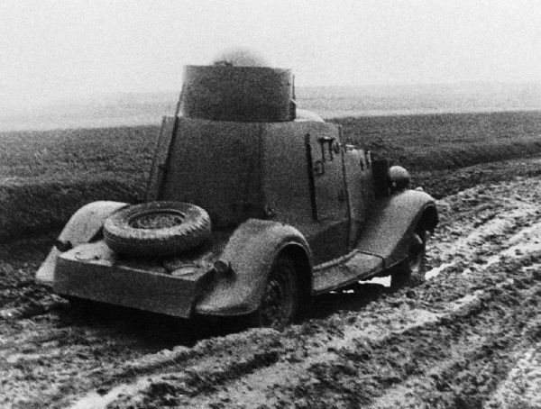 Иллюстрация к книге — Броня на колесах. История советского бронеавтомобиля 1925-1945 гг. [i_133.jpg]