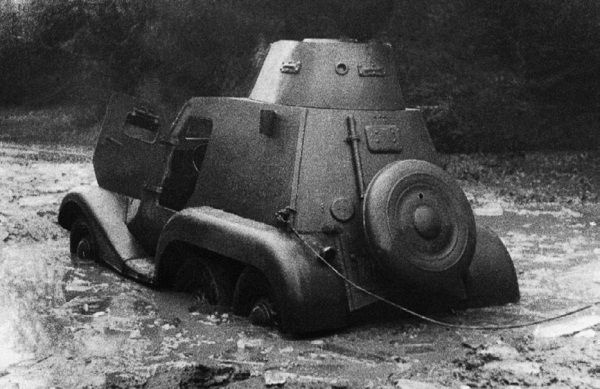 Иллюстрация к книге — Броня на колесах. История советского бронеавтомобиля 1925-1945 гг. [i_152.jpg]