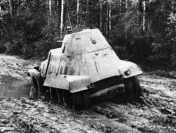 Иллюстрация к книге — Броня на колесах. История советского бронеавтомобиля 1925-1945 гг. [i_177.jpg]