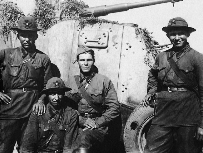 Иллюстрация к книге — Броня на колесах. История советского бронеавтомобиля 1925-1945 гг. [i_192.jpg]