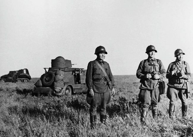 Иллюстрация к книге — Броня на колесах. История советского бронеавтомобиля 1925-1945 гг. [i_194.jpg]