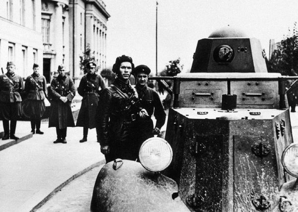 Иллюстрация к книге — Броня на колесах. История советского бронеавтомобиля 1925-1945 гг. [i_200.jpg]