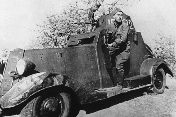 Иллюстрация к книге — Броня на колесах. История советского бронеавтомобиля 1925-1945 гг. [i_213.jpg]