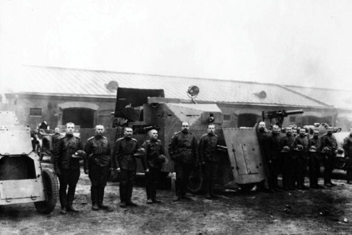 Иллюстрация к книге — Броня русской армии. Бронеавтомобили и бронепоезда в Первой мировой войне [i_018.jpg]