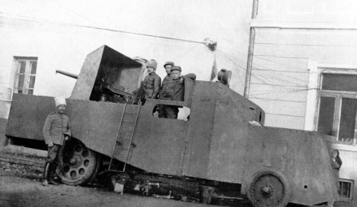 Иллюстрация к книге — Броня русской армии. Бронеавтомобили и бронепоезда в Первой мировой войне [i_025.jpg]