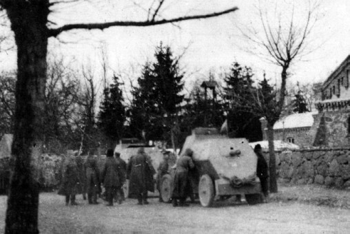 Иллюстрация к книге — Броня русской армии. Бронеавтомобили и бронепоезда в Первой мировой войне [i_027.jpg]