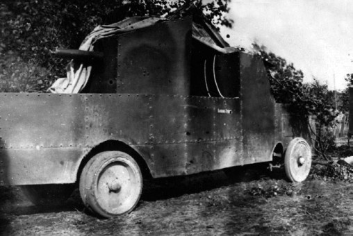 Иллюстрация к книге — Броня русской армии. Бронеавтомобили и бронепоезда в Первой мировой войне [i_035.jpg]