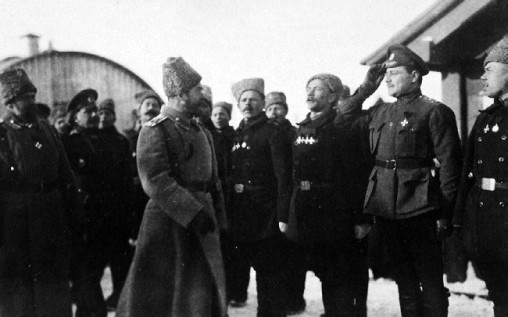 Иллюстрация к книге — Броня русской армии. Бронеавтомобили и бронепоезда в Первой мировой войне [i_037.jpg]