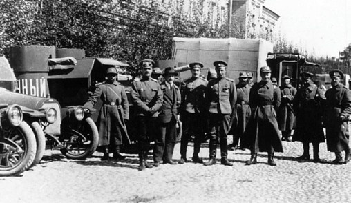 Иллюстрация к книге — Броня русской армии. Бронеавтомобили и бронепоезда в Первой мировой войне [i_049.jpg]