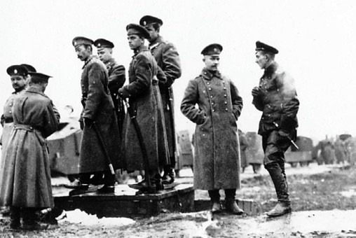 Иллюстрация к книге — Броня русской армии. Бронеавтомобили и бронепоезда в Первой мировой войне [i_060.jpg]