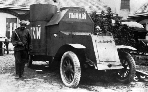 Иллюстрация к книге — Броня русской армии. Бронеавтомобили и бронепоезда в Первой мировой войне [i_072.jpg]