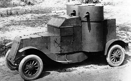 Иллюстрация к книге — Броня русской армии. Бронеавтомобили и бронепоезда в Первой мировой войне [i_077.jpg]