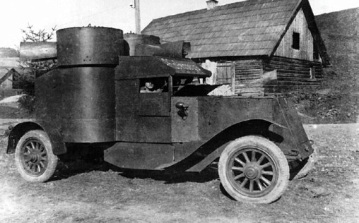 Иллюстрация к книге — Броня русской армии. Бронеавтомобили и бронепоезда в Первой мировой войне [i_080.jpg]