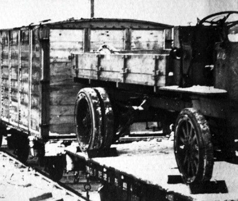 Иллюстрация к книге — Броня русской армии. Бронеавтомобили и бронепоезда в Первой мировой войне [i_093.jpg]