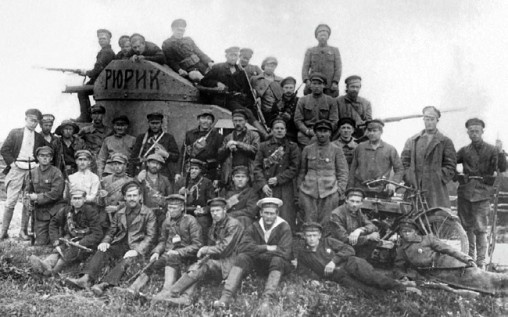 Иллюстрация к книге — Броня русской армии. Бронеавтомобили и бронепоезда в Первой мировой войне [i_123.jpg]