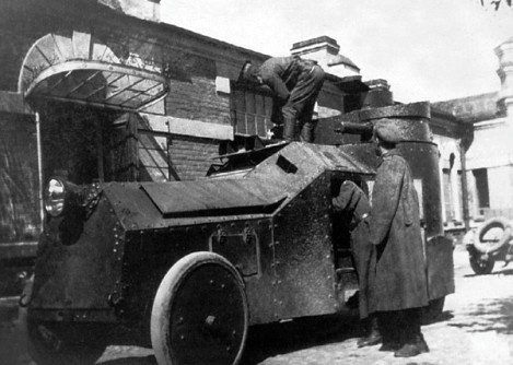 Иллюстрация к книге — Броня русской армии. Бронеавтомобили и бронепоезда в Первой мировой войне [i_149.jpg]