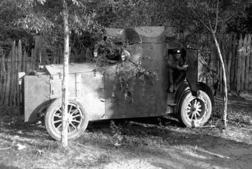 Иллюстрация к книге — Броня русской армии. Бронеавтомобили и бронепоезда в Первой мировой войне [i_159.jpg]