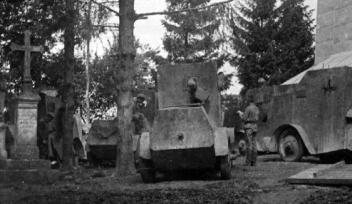 Иллюстрация к книге — Броня русской армии. Бронеавтомобили и бронепоезда в Первой мировой войне [i_175.jpg]