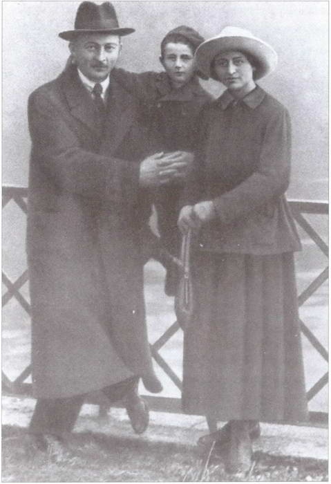 Иллюстрация к книге — Гибель красных моисеев. Начало террора. 1918 год [i_045.jpg]