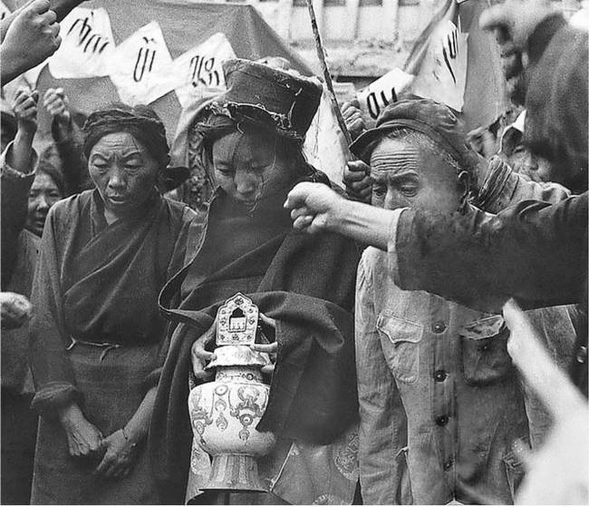 Иллюстрация к книге — Скрытый Тибет. История независимости и оккупации [i_064.jpg]