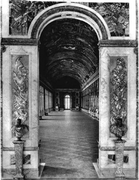 Иллюстрация к книге — Повседневная жизнь Версаля при королях [i_046.jpg]