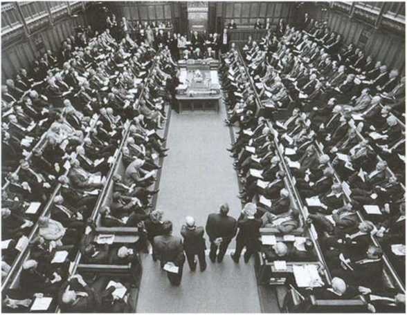 Иллюстрация к книге — Повседневная жизнь британского парламента [i_012.jpg]